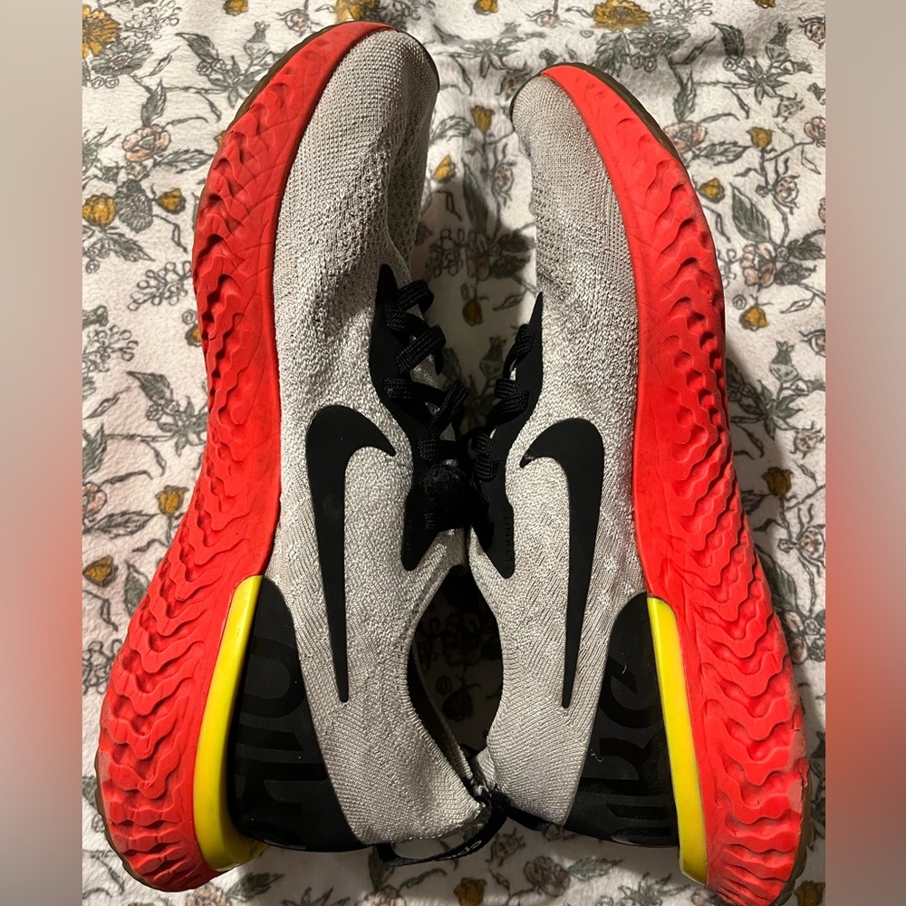 Men’s 10.5 Nike Epic React sneakers gray black dark orange and yellow